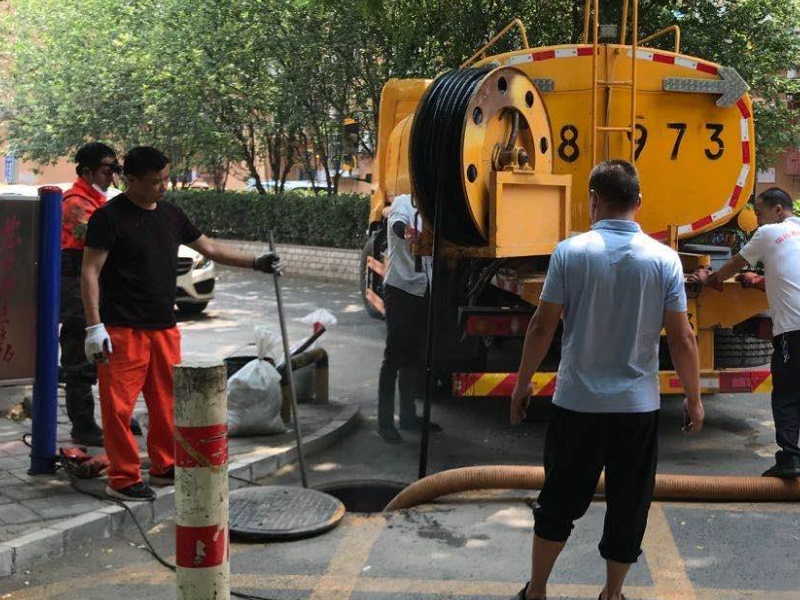 温江双流疏通下水道马桶地漏汽车抽粪，24小时服务
