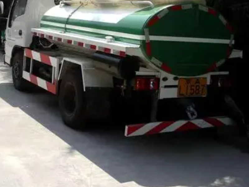 温江双流疏通下水道马桶地漏汽车抽粪，24小时服务
